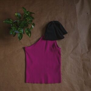 ✨ZARA- Magenta One-Shoulder Top with Oversized Black Bow – Gently Worn